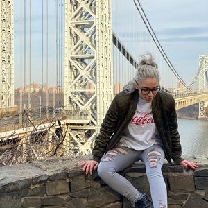 Meet your Posher, Chrysoula